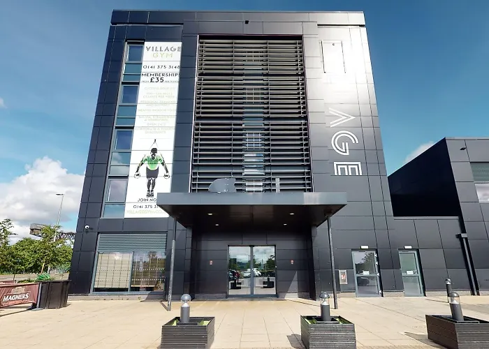 Hotel with pool: Village Hotel Glasgow